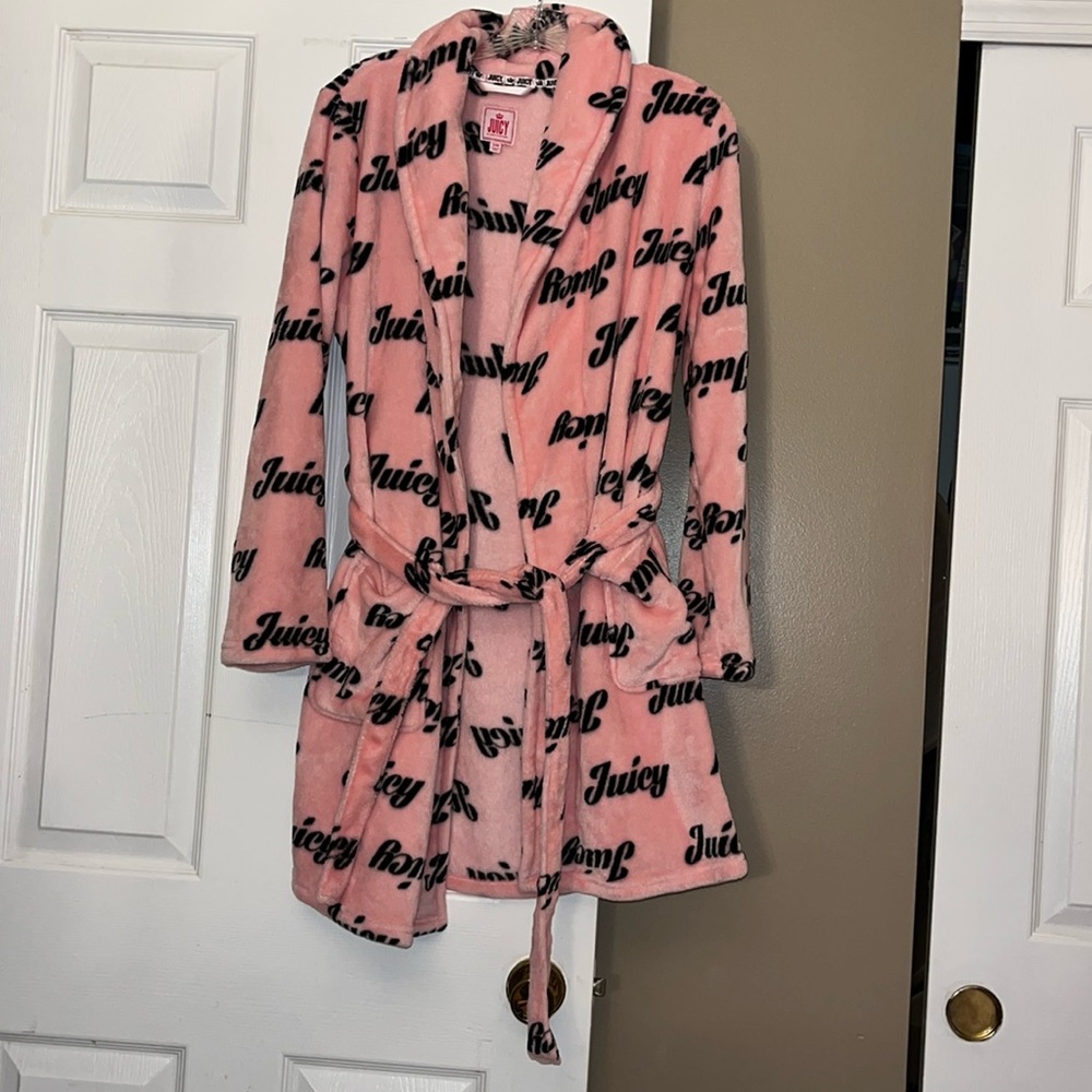 JUICY BY JUICY COUTURE LONG SLEEVE SHORT ROBE SIZE S/M 🩷🖤